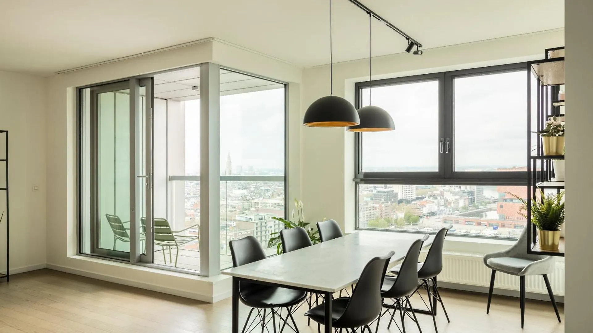 Uniek Appartement - Mooiste En Hoogste Uitzicht Op Antwerpen! - Incl Gratis Parking 0*, Antwerp Belgium