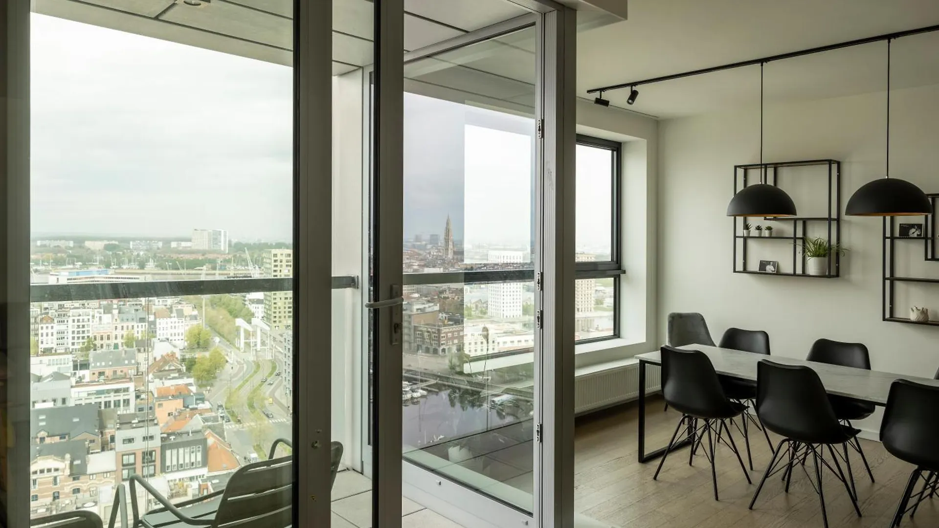 Uniek Appartement - Mooiste En Hoogste Uitzicht Op Antwerpen! - Incl Gratis Parking Apartment Antwerp