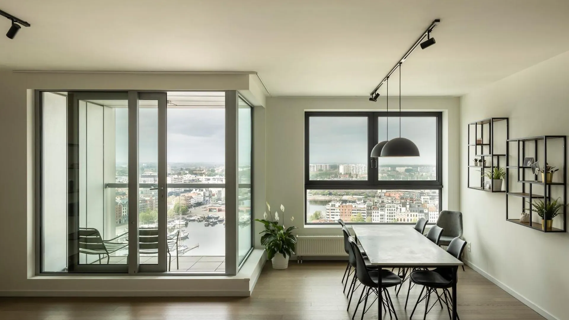 Uniek Appartement - Mooiste En Hoogste Uitzicht Op Antwerpen! - Incl Gratis Parking Antwerp