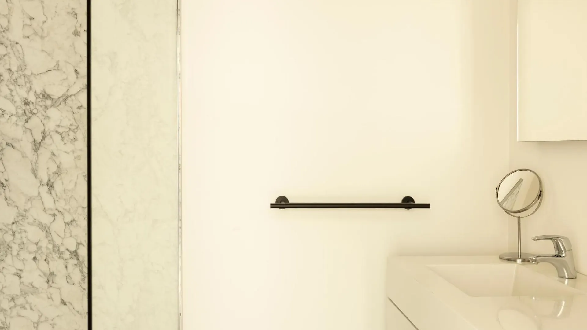 Uniek Appartement - Mooiste En Hoogste Uitzicht Op Antwerpen! - Incl Gratis Parking 0*, Anversa