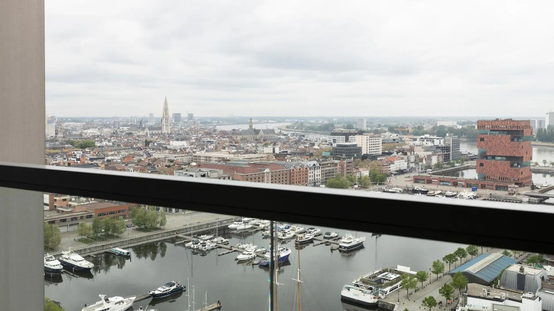 Uniek Appartement - Mooiste En Hoogste Uitzicht Op Antwerpen! - Incl Gratis Parking 0*, Anversa